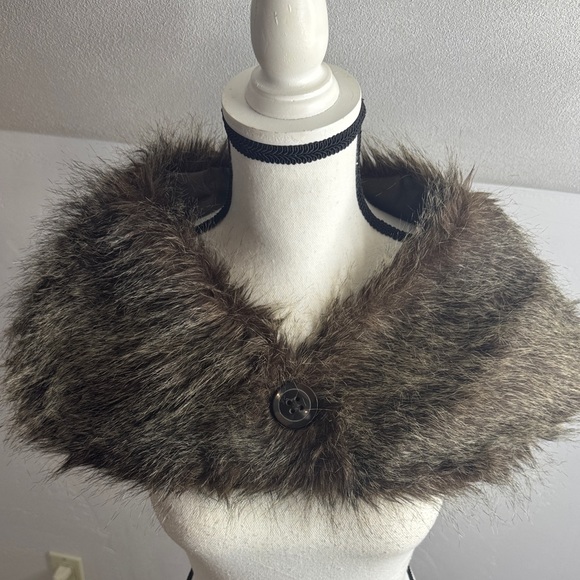 Elegant Faux Fur Shawl in Brown - Picture 2 of 12